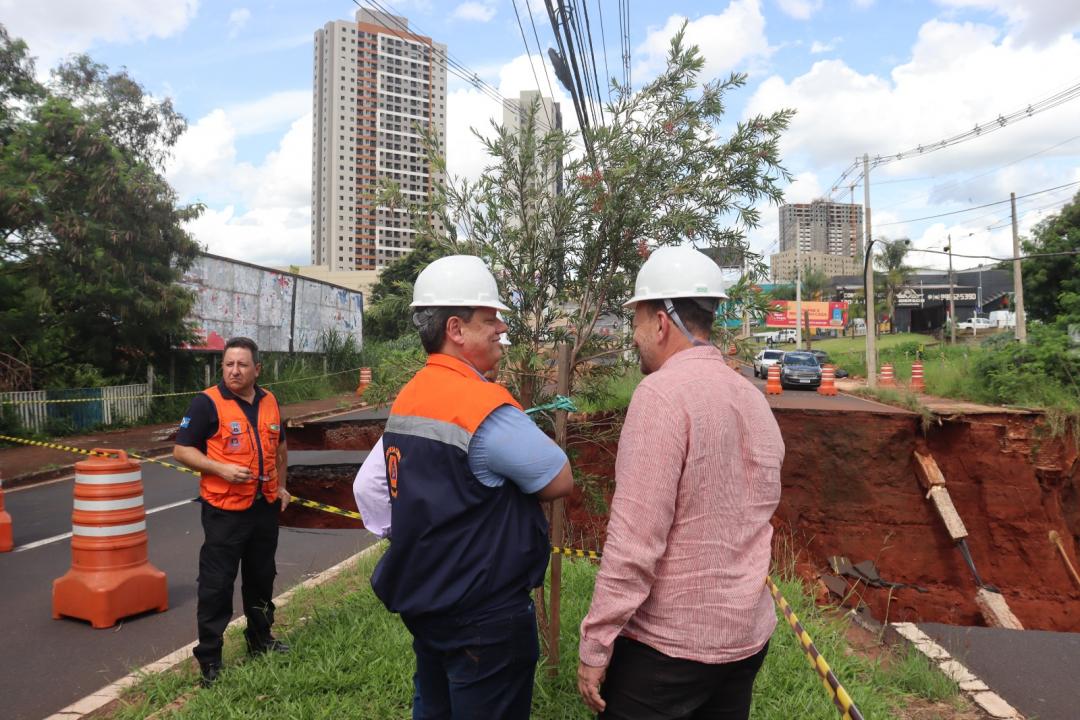 Foto 5 de 9 — Tarcísio troca elogios com Edinho e autoriza início de obras em Araraquara